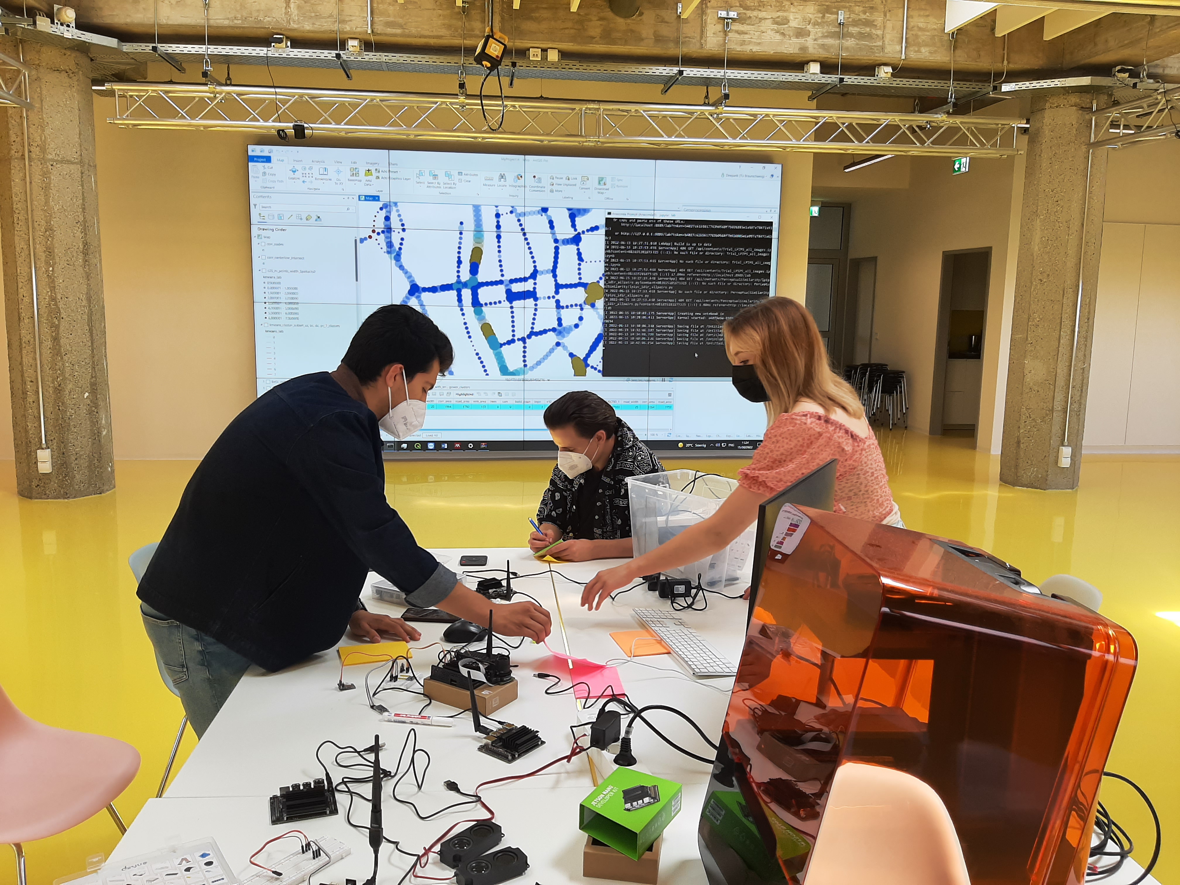 Assembling sensors in Urban Data Lab Seminar